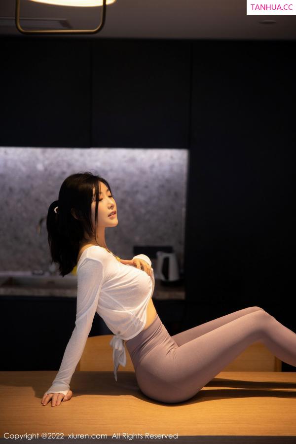   [XiuRen]高清写真图 2022.11.03 No.5799 苏苏阿 新人瑜伽服第21张图片